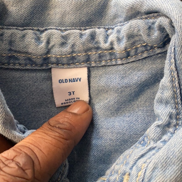 Get your denim on ! 3T denim old navy top short sleeve - Picture 2 of 3
